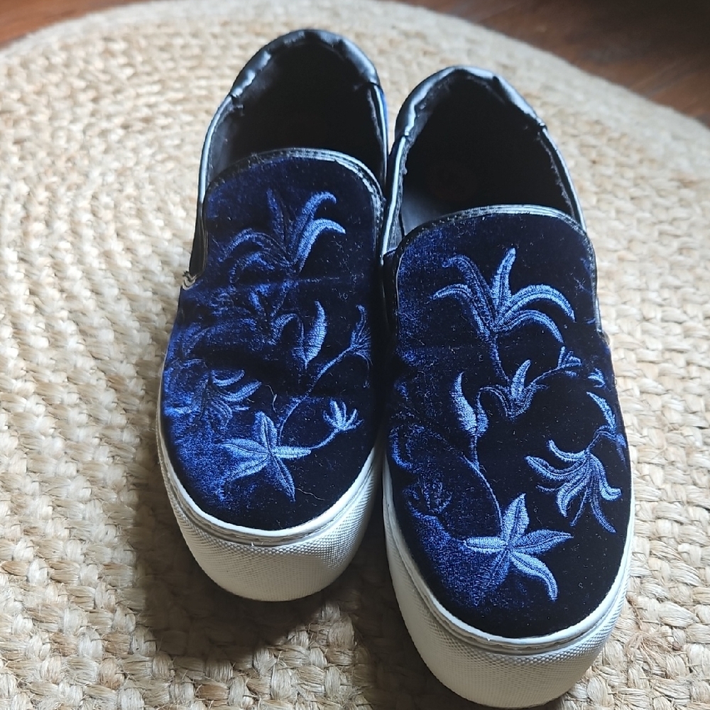 Kenneth Cole Navy Velvet Slip-On Sneakers